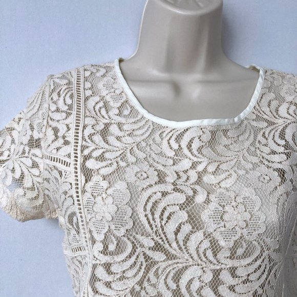 ROMEO + JULIET Ivory Creme Lace Top - Picture 2 of 7